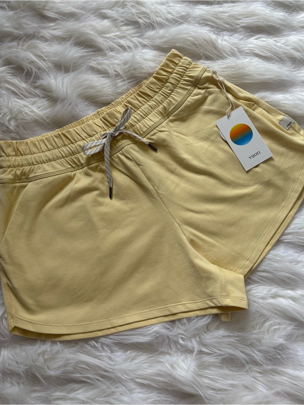 🍋 VUORI Halo Performance Shorts, Size Medium - Picture 2 of 5